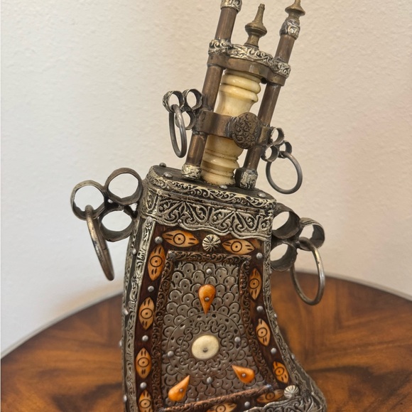 Antique Moroccan Tribal Gun Powder Flask / Case Hand Hammered With Bone Neck - Picture 14 of 16